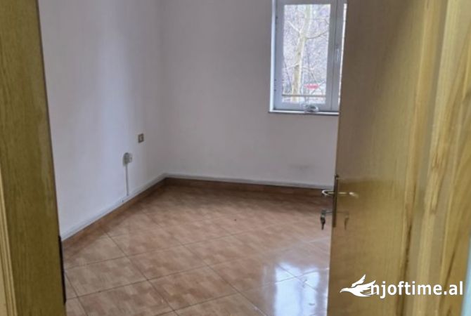 Shtepi me qera 2+1 ne Tirane - 60,000 Leke