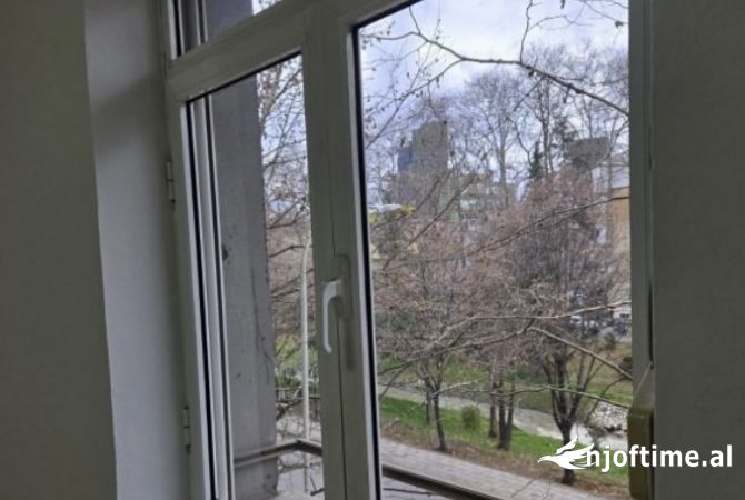 Shtepi me qera Apartament ne Tirane, 2+1, Mobilimi Bosh, pa mobiluar, Pagesa 60,000  Leke.