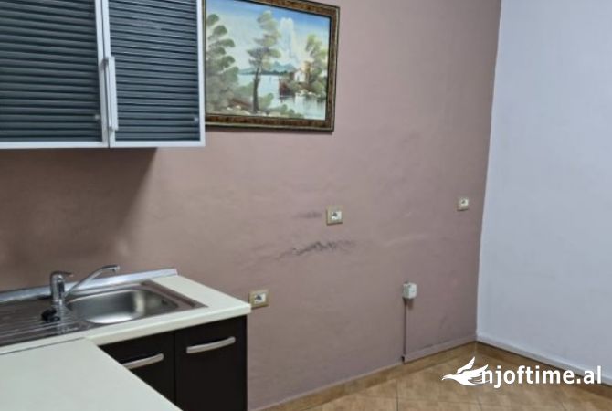 Shtepi me qera Apartament ne Tirane, 2+1, Mobilimi Bosh, pa mobiluar, Pagesa 60,000  Leke.