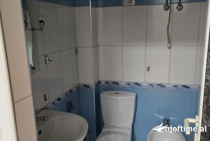 Shtepi me qera Apartament ne Tirane, 2+1, Mobilimi Bosh, pa mobiluar, Pagesa 60,000  Leke.