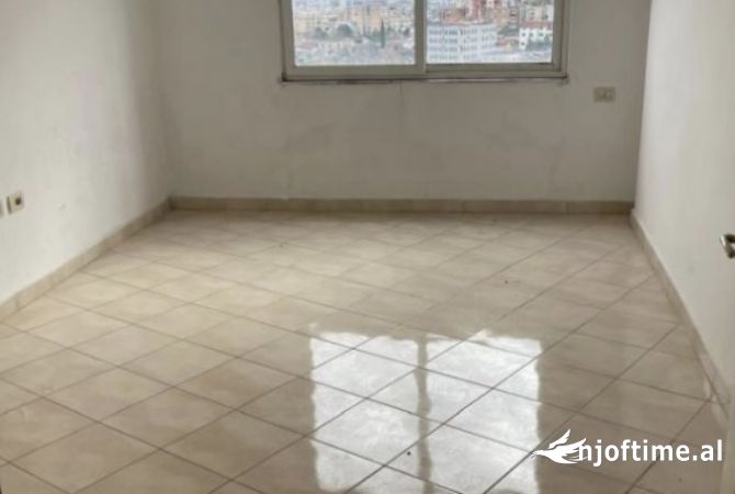 Shtepi ne shitje Apartament ne Tirane, 1+1, Mobilimi Bosh, pa mobiluar, Pagesa 85,000  Euro.