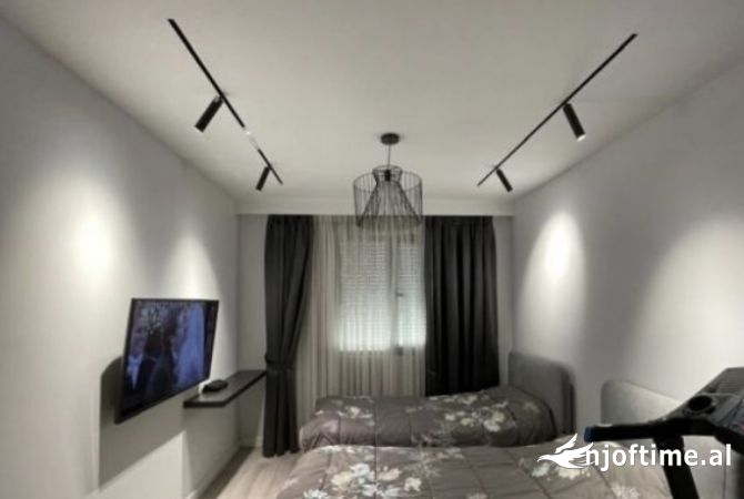 Shtepi me qera Apartament ne Tirane, 2+1, Mobilimi E mobiluar, Pagesa 700  Euro.