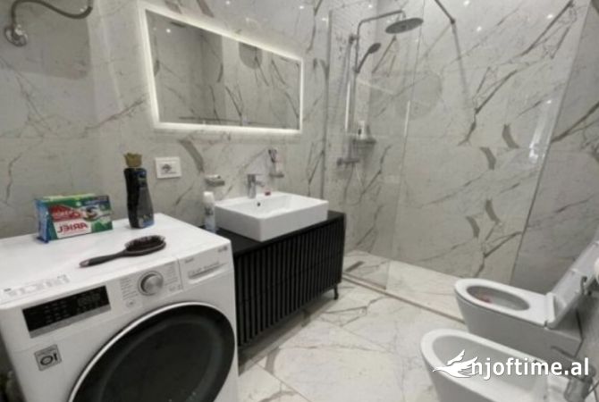 Shtepi me qera Apartament ne Tirane, 2+1, Mobilimi E mobiluar, Pagesa 700  Euro.