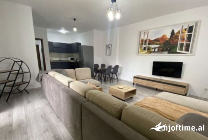 Shtepi me qera 4+1 ne Tirane - 1,500 Euro
