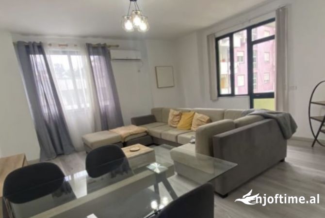 Shtepi me qera 4+1 ne Tirane - 1,500 Euro