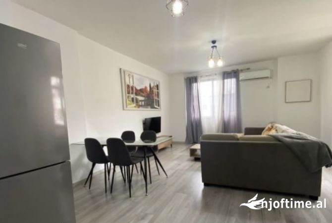 Shtepi me qera 4+1 ne Tirane - 1,500 Euro