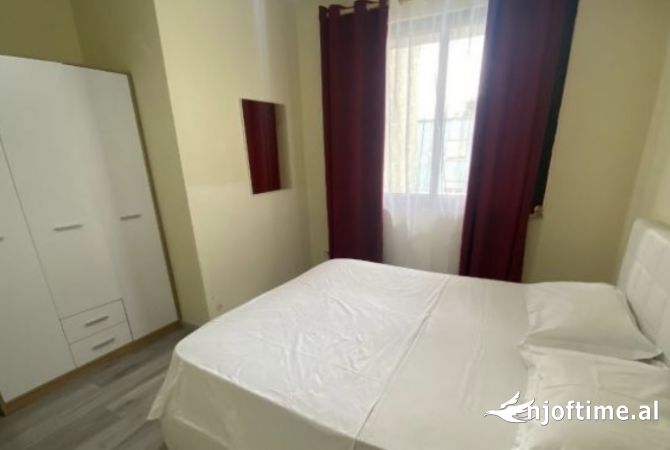 Shtepi me qera Apartament ne Tirane, 4+1, Mobilimi E mobiluar, Pagesa 1,500  Euro.
