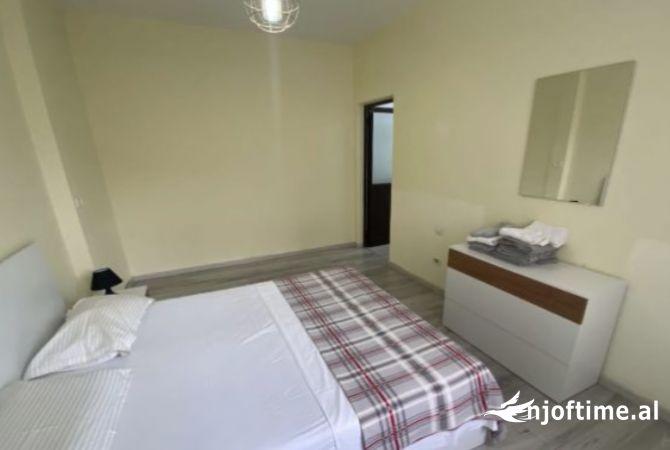 Shtepi me qera Apartament ne Tirane, 4+1, Mobilimi E mobiluar, Pagesa 1,500  Euro.