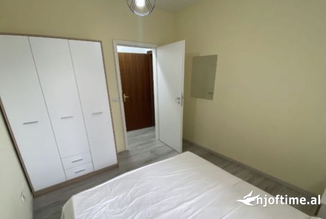 Shtepi me qera Apartament ne Tirane, 4+1, Mobilimi E mobiluar, Pagesa 1,500  Euro.