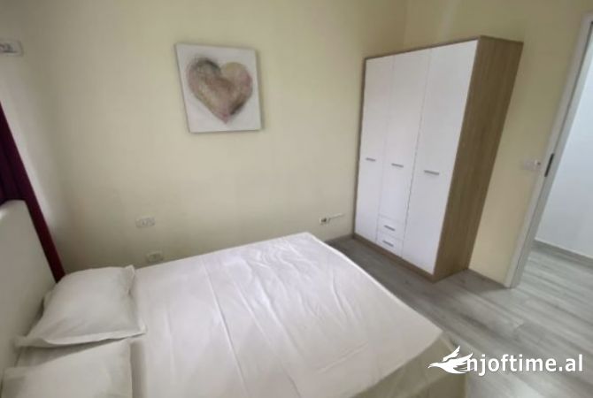 Shtepi me qera Apartament ne Tirane, 4+1, Mobilimi E mobiluar, Pagesa 1,500  Euro.