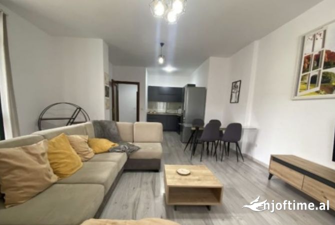 Shtepi me qera Apartament ne Tirane, 4+1, Mobilimi E mobiluar, Pagesa 1,500  Euro.