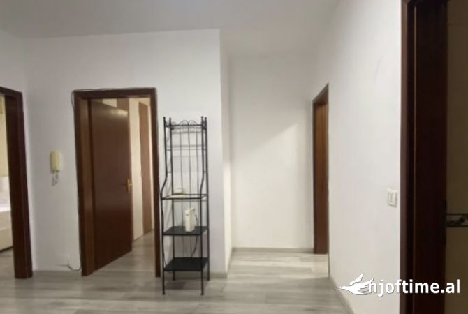 Shtepi me qera Apartament ne Tirane, 4+1, Mobilimi E mobiluar, Pagesa 1,500  Euro.