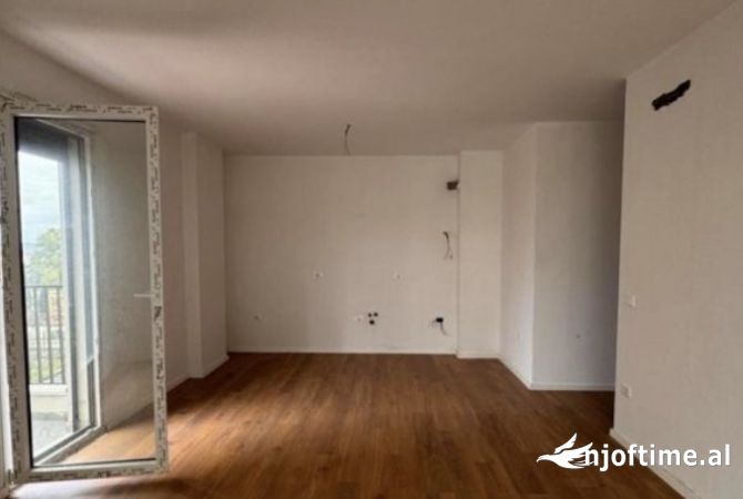 Shtepi me qera Apartament ne Tirane, 2+1, Mobilimi Bosh, pa mobiluar, Pagesa 600  Euro.
