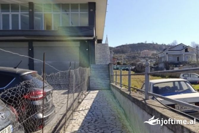 Jepet ambjent biznesi me qera ne Kashar, rr 7 Nentori, perballe Auto Europa Tirane