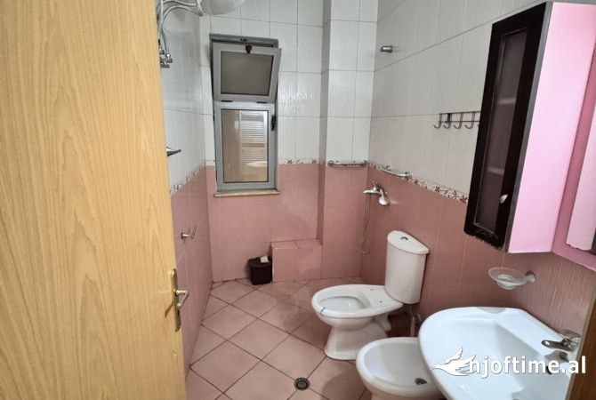 Shtepi me qera Apartament ne Tirane, 1+1, Mobilimi E mobiluar, Pagesa 400  Euro.