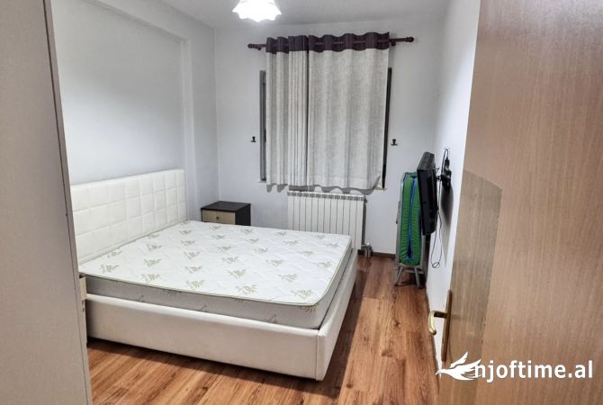 Shtepi me qera Apartament ne Tirane, 1+1, Mobilimi E mobiluar, Pagesa 400  Euro.