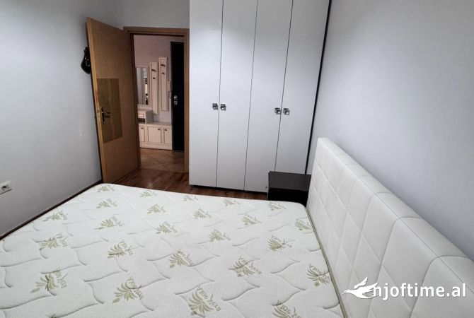 Shtepi me qera Apartament ne Tirane, 1+1, Mobilimi E mobiluar, Pagesa 400  Euro.