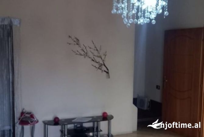 Shtepi me qera 4+1 ne Tirane - 38,000 Leke