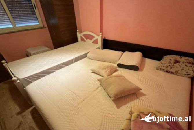 Shtepi ne shitje Apartament ne Tirane, 1+1, Mobilimi E mobiluar, Pagesa 105,000  Euro.