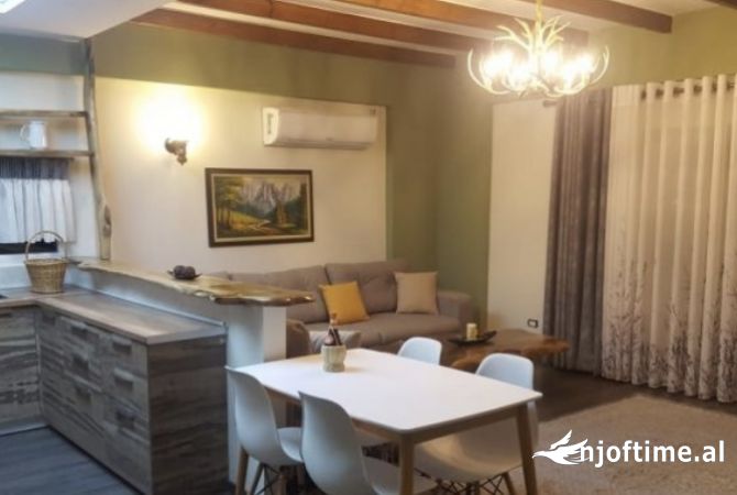 Shtepi me qera 2+1 ne Tirane - 680 Euro