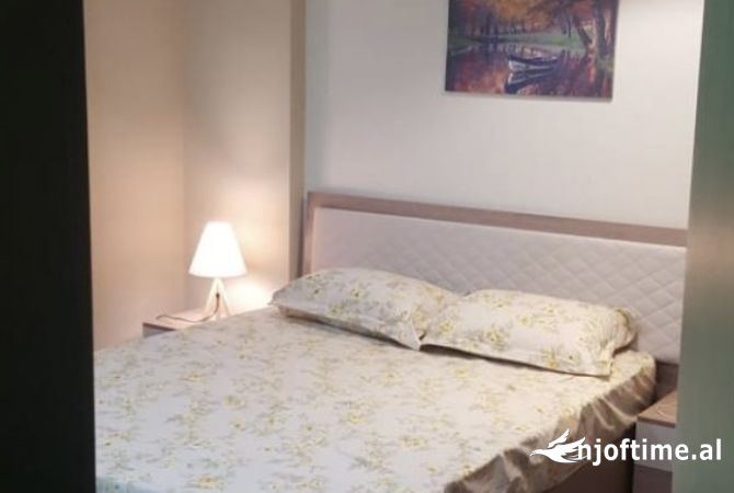 Shtepi me qera 2+1 ne Tirane - 680 Euro