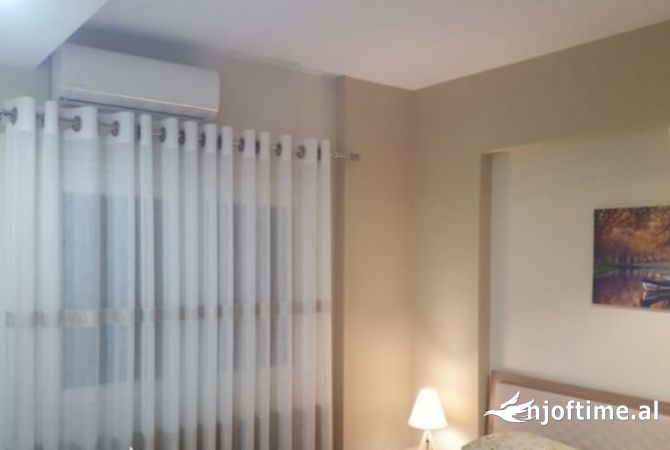 Shtepi me qera Apartament ne Tirane, 2+1, Mobilimi E mobiluar, Pagesa 680  Euro.