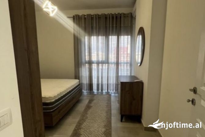 Shtepi me qera Apartament ne Tirane, 2+1, Mobilimi E mobiluar, Pagesa 700  Euro.