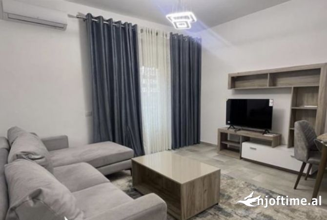 Shtepi me qera Apartament ne Tirane, 2+1, Mobilimi E mobiluar, Pagesa 700  Euro.