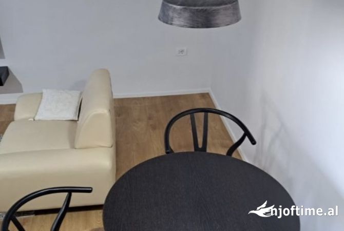 Shtepi me qera Apartament ne Tirane, 1+1, Mobilimi E mobiluar, Pagesa 600  Euro.