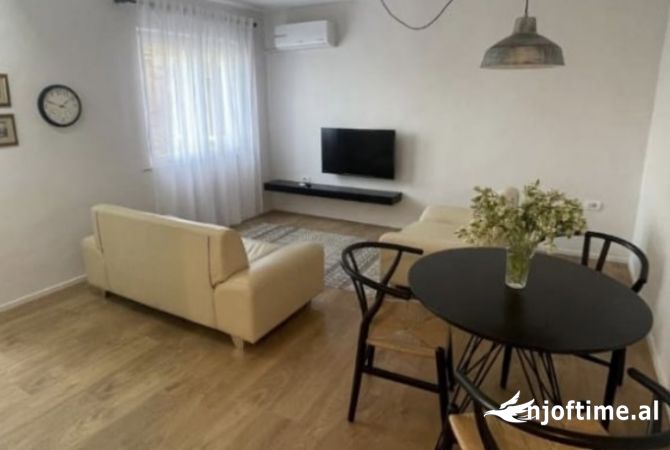 Shtepi me qera Apartament ne Tirane, 1+1, Mobilimi E mobiluar, Pagesa 600  Euro.