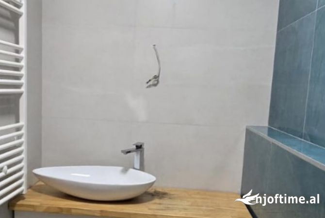 Shtepi me qera 2+1 ne Tirane - 740 Euro