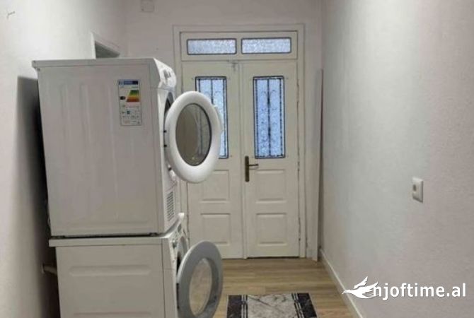 Shtepi me qera Apartament ne Tirane, 1+1, Mobilimi E mobiluar, Pagesa 400  Euro.