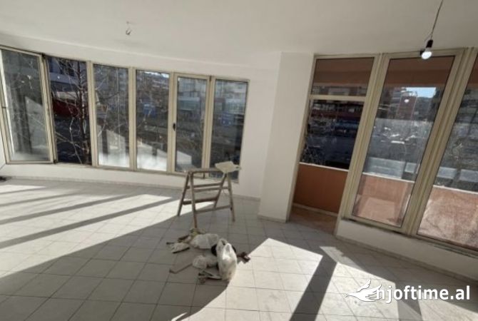 Ambient biznesi me qera 1+1 ne Tirane - 430 Euro