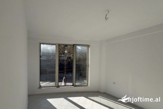 Ambient biznesi me qera 1+1 ne Tirane - 430 Euro