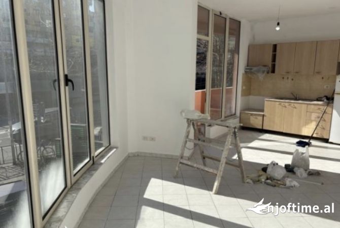Ambient biznesi me qera 1+1 ne Tirane - 430 Euro