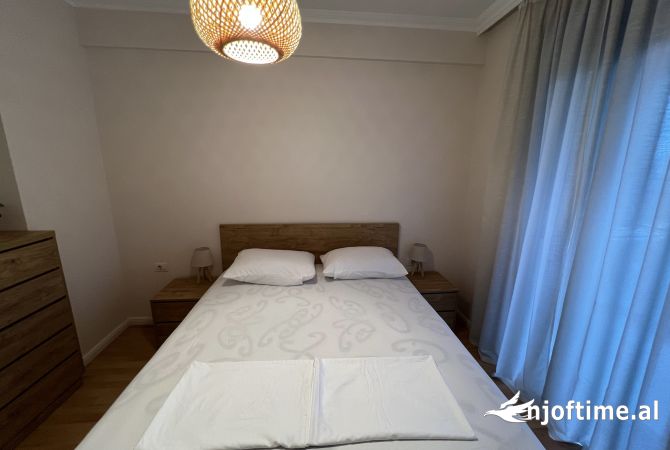 Shtepi me qera Apartament ne Tirane, 2+1, Mobilimi E mobiluar, Pagesa 80,000  Leke.
