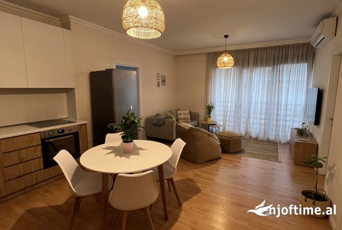 Shtepi me qera Apartament ne Tirane, 2+1, Mobilimi E mobiluar, Pagesa 80,000  Leke.
