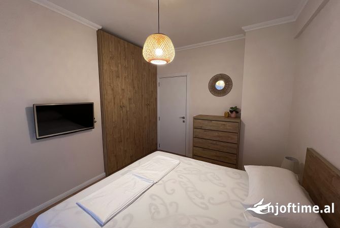 Shtepi me qera Apartament ne Tirane, 2+1, Mobilimi E mobiluar, Pagesa 80,000  Leke.