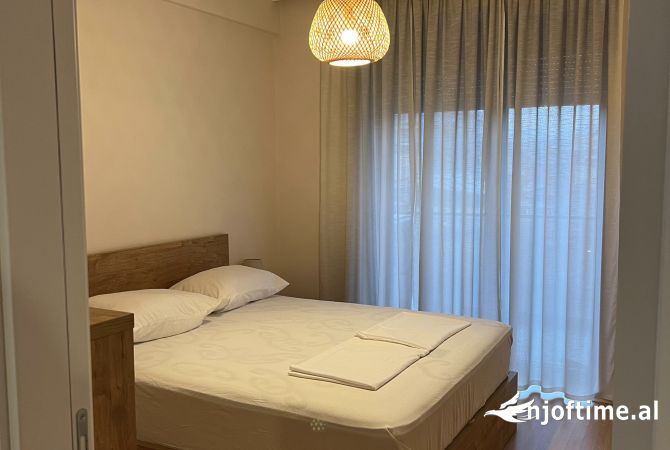 Shtepi me qera Apartament ne Tirane, 2+1, Mobilimi E mobiluar, Pagesa 80,000  Leke.