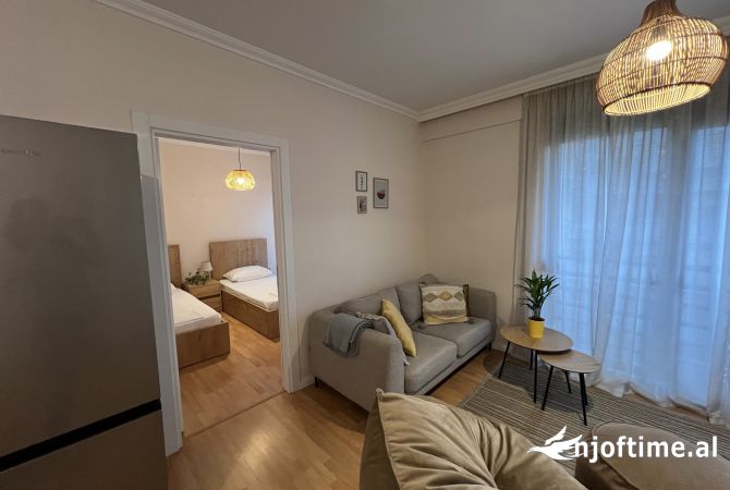 Shtepi me qera Apartament ne Tirane, 2+1, Mobilimi E mobiluar, Pagesa 80,000  Leke.