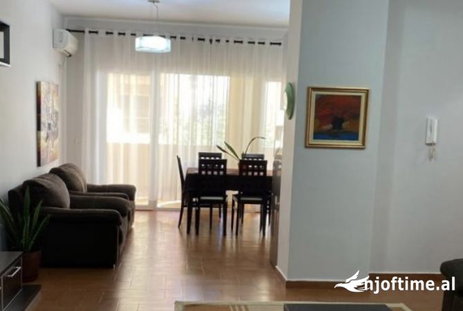 Shtepi me qera 2+1 ne Tirane - 700 Euro