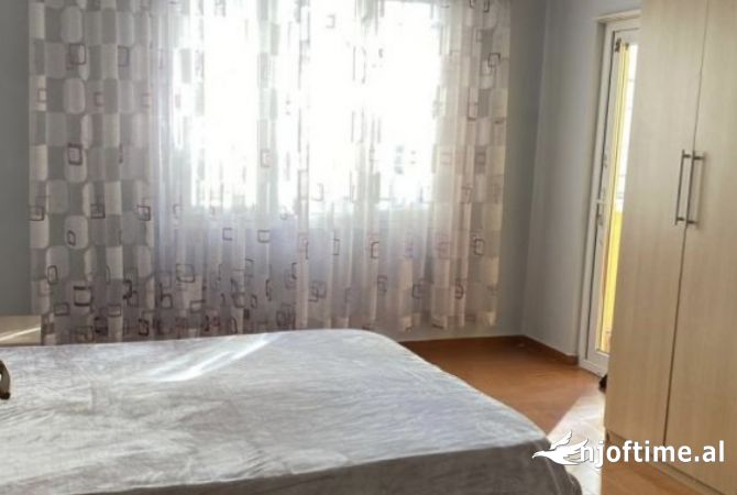 Shtepi me qera Apartament ne Tirane, 2+1, Mobilimi E mobiluar, Pagesa 700  Euro.