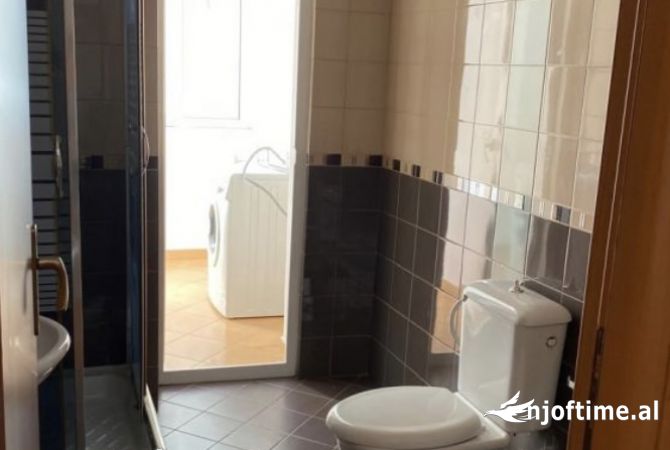 Shtepi me qera Apartament ne Tirane, 2+1, Mobilimi E mobiluar, Pagesa 700  Euro.