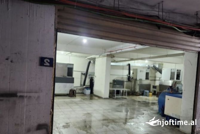 Ambient biznesi me qera 4+1 ne Tirane - 400 Euro