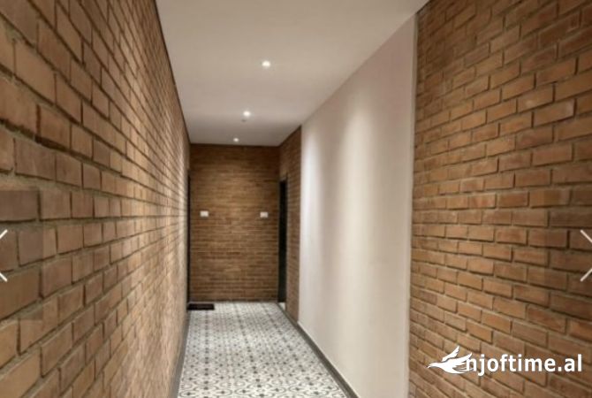 Shtepi ne shitje Apartament ne Tirane, 2+1, Mobilimi Bosh, pa mobiluar, Pagesa 165,000  Euro.