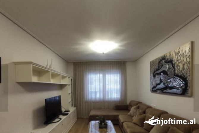 Shtepi me qera 2+1 ne Tirane - 800 Euro
