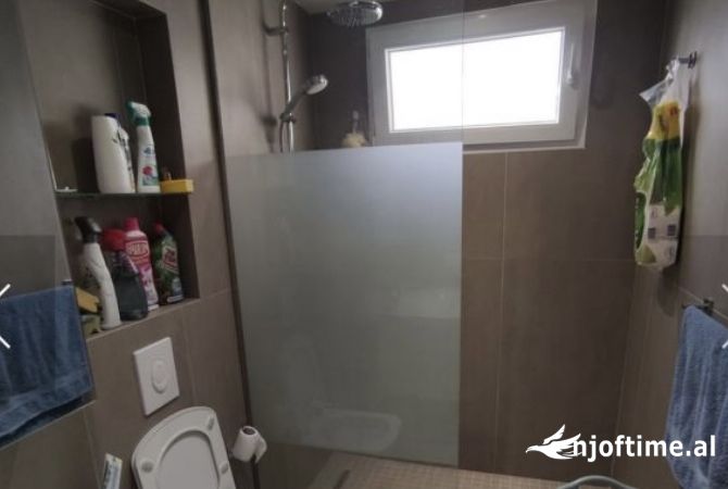 Shtepi me qera 2+1 ne Tirane - 800 Euro