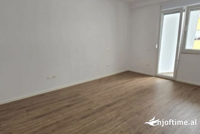 Shtepi ne shitje Apartament ne Tirane, 2+1, Mobilimi Bosh, pa mobiluar, Pagesa 210,000  Euro.