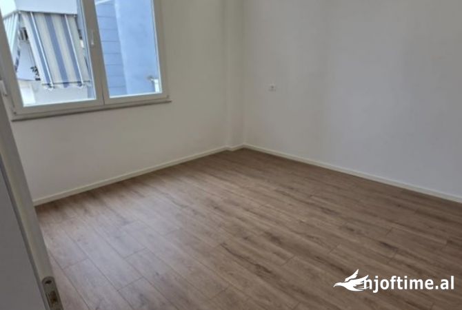 Shtepi ne shitje Apartament ne Tirane, 2+1, Mobilimi Bosh, pa mobiluar, Pagesa 210,000  Euro.