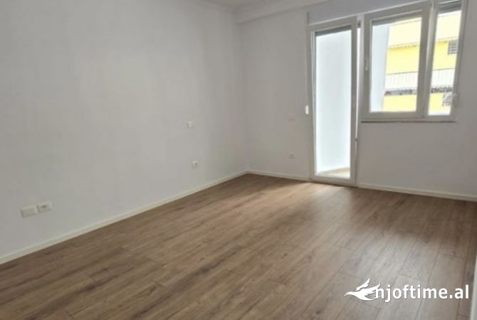 Shtepi ne shitje Apartament ne Tirane, 2+1, Mobilimi Bosh, pa mobiluar, Pagesa 210,000  Euro.